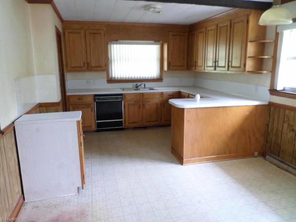 2564 Westfield Road Mount Airy, NC 27030 - Photo 4 of 16 Gallery Image 4