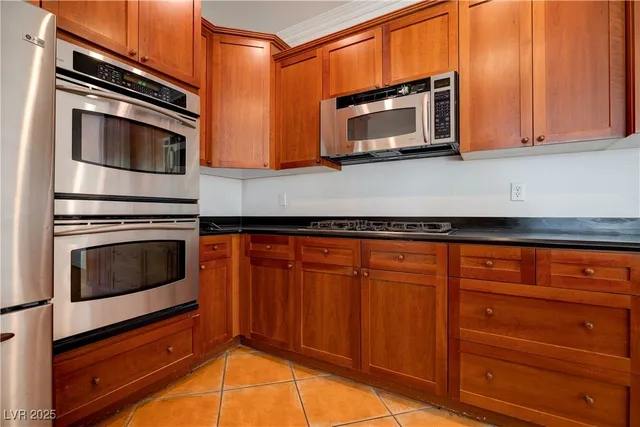 $2,350 | 2412 Energized Court, Henderson, NV 89052