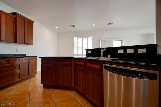 $2,350 | 2412 Energized Court, Henderson, NV 89052