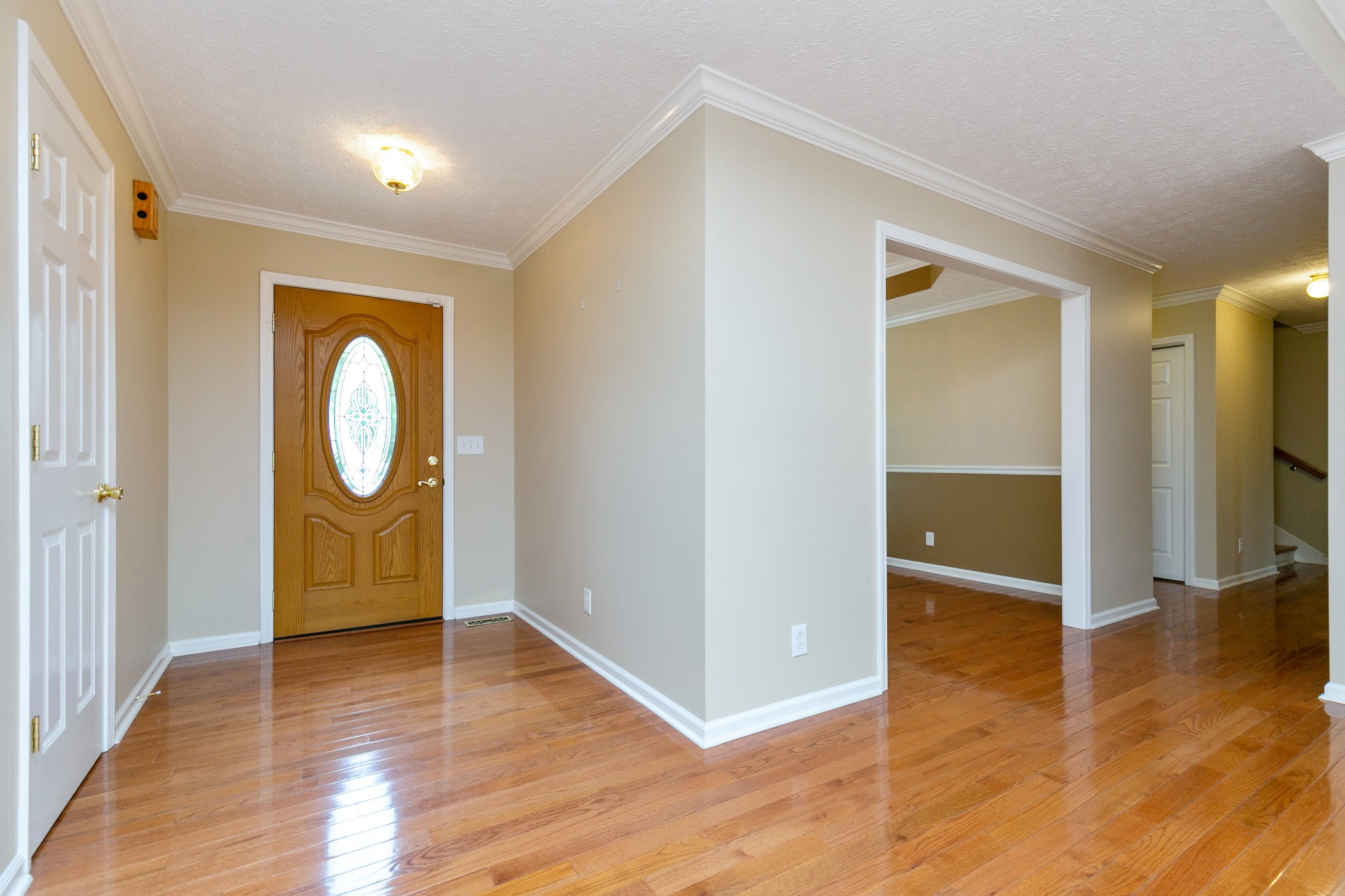121 Foxrun Springfield, TN 37172 - Photo 3 of 36 a view of a livingroom with wooden floor