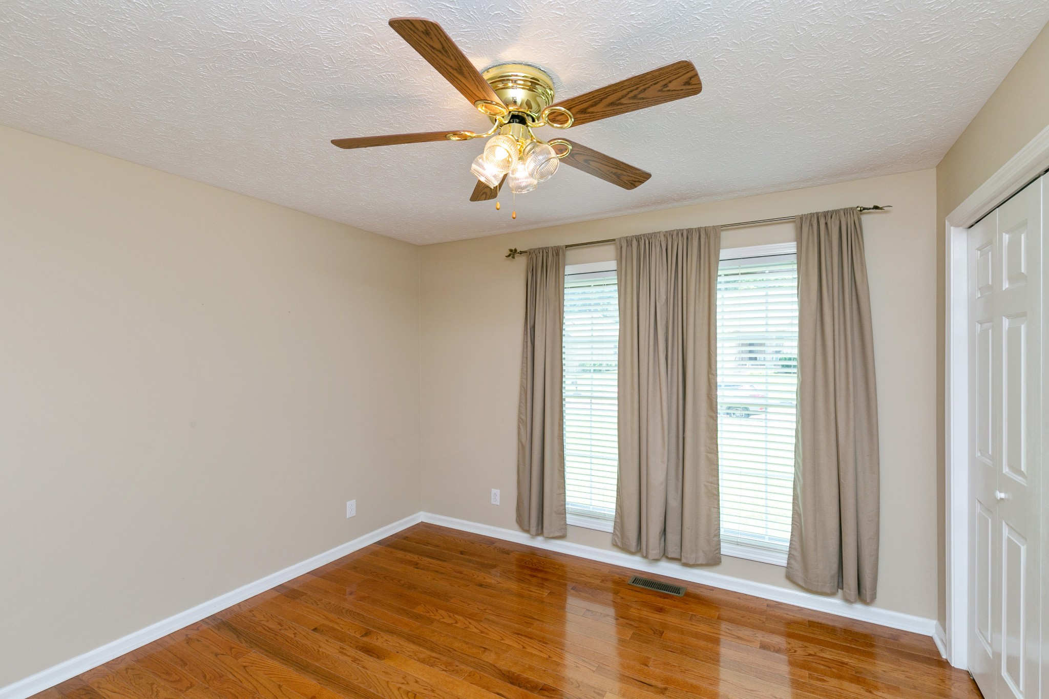 121 Foxrun Springfield, TN 37172 - Photo 22 of 36 a view of an empty room with a window