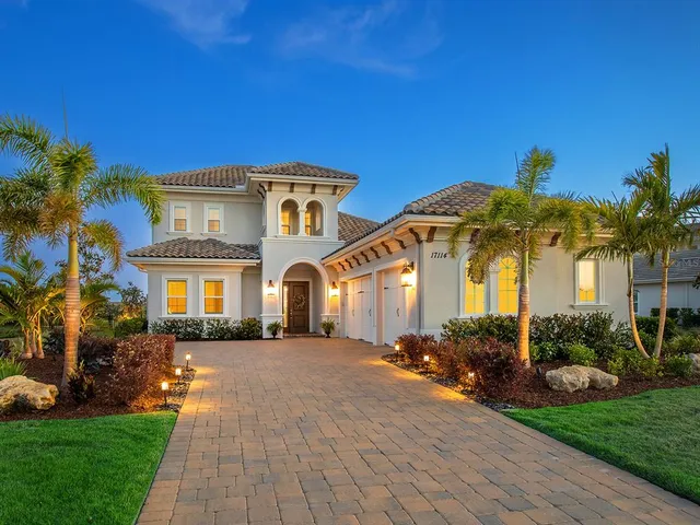 a view of a multi story building