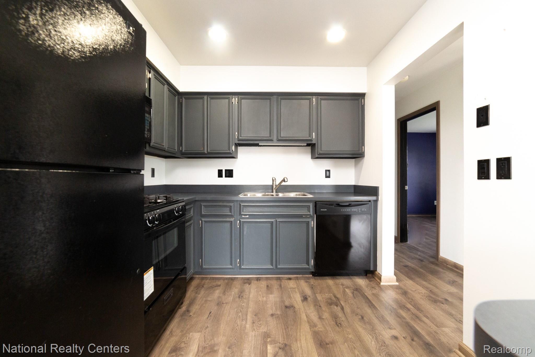 24056 Greenhill Road Warren, MI 48091 - Photo 9 of 19 _S0A7524.jpg