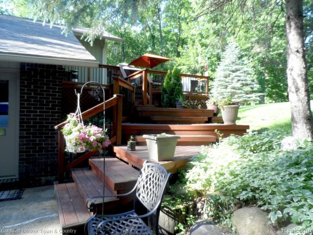 1796 Ridge Road White Lake, MI 48383 - Photo 34 of 36 SAM_0085.jpg