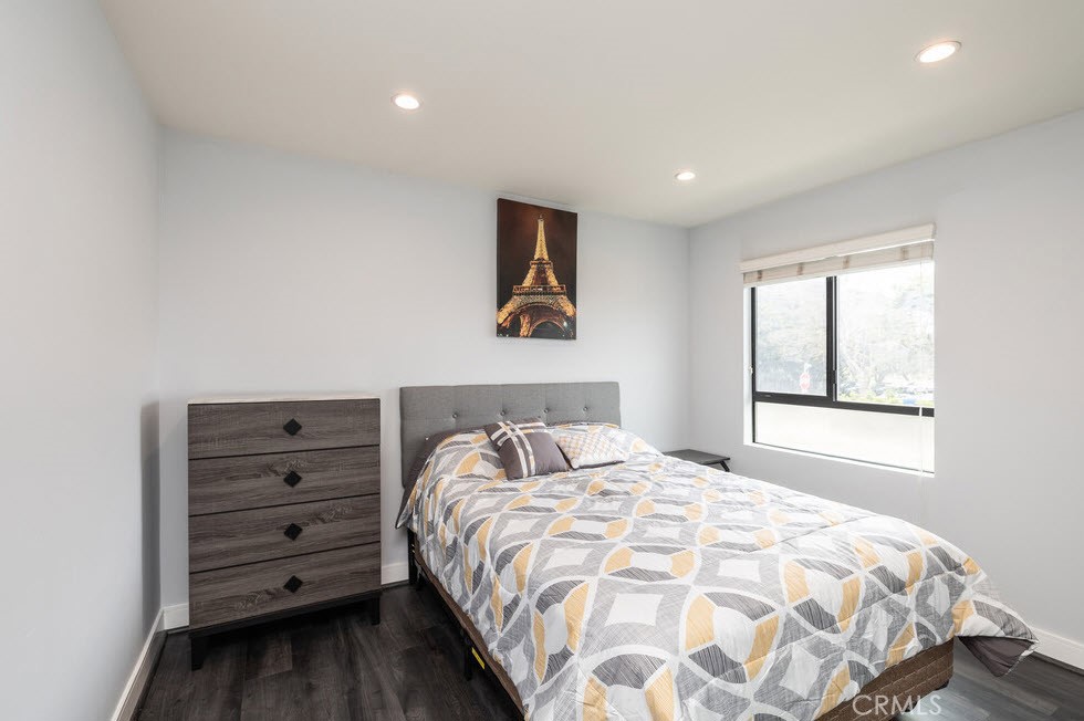 2651 South Hobart Boulevard, Unit 6 Los Angeles, CA 90018 - Photo 4 of 8 a bedroom with a bed and a window