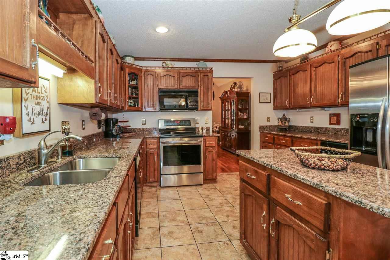 413 North Silver Ridge Drive Greer, SC 29651 - Photo 11 of 36