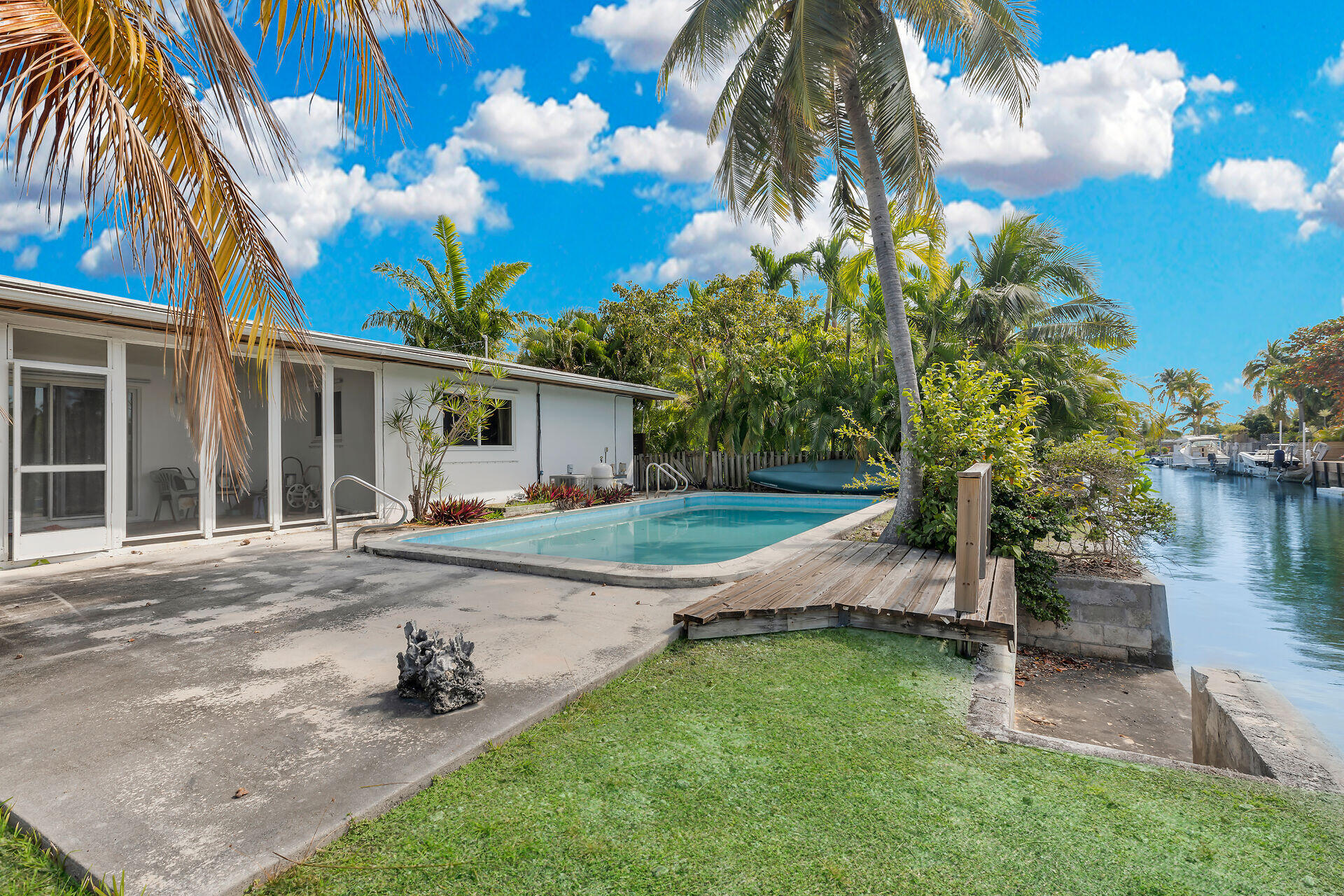 1600 Bahama Drive Key West, FL 33040 - Photo 38 of 41 a front view of a house with garden