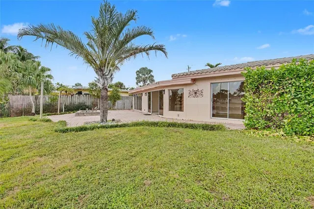 a view of a house with a backyard