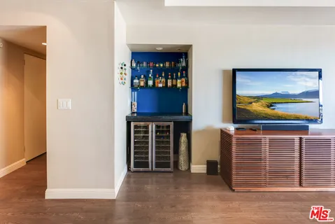 $999,995 | 10790 Wilshire Boulevard, Unit 404, Los Angeles, CA 90024