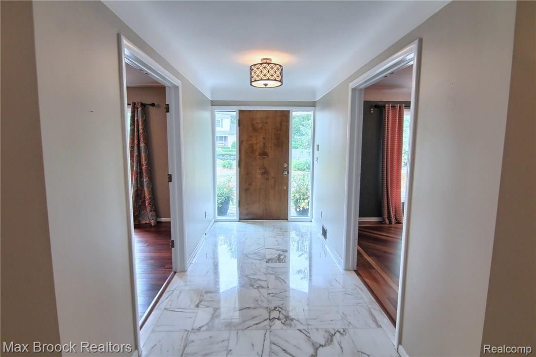 31015 Rivers Edge Court Franklin, MI 48025 - Photo 3 of 31 Foyer.jpg