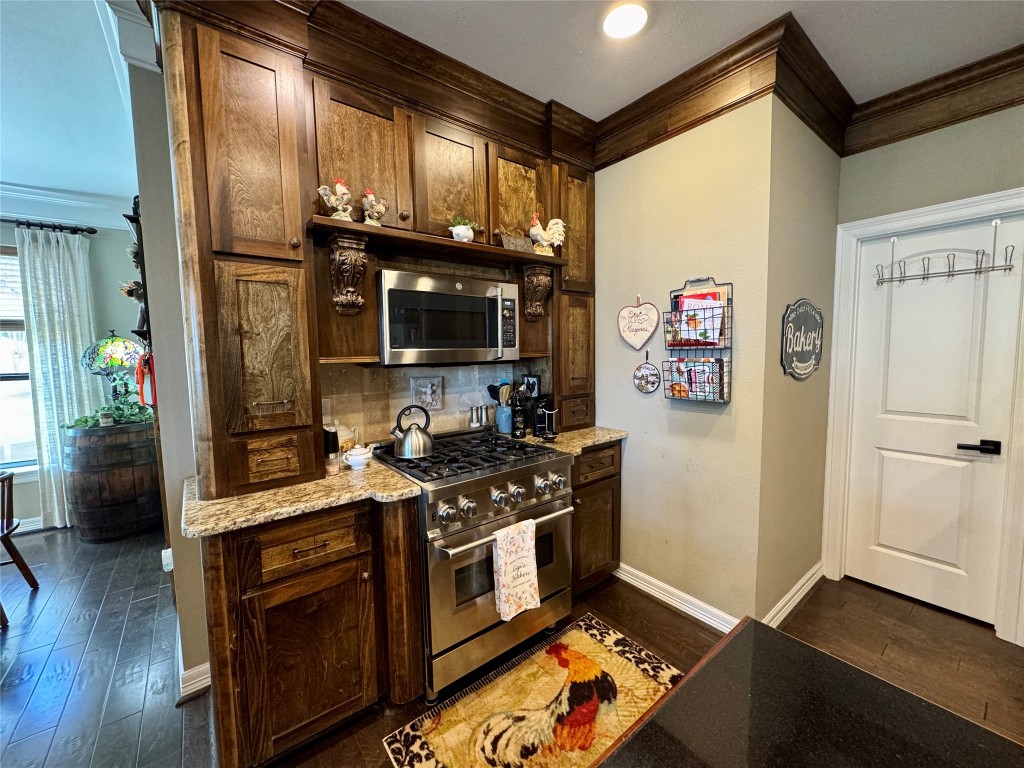 200 Harbor Run Drive Coldspring, TX 77331 - Photo 17 of 50 The chef's dream. Gas cooktop and electric convection oven! Hello!