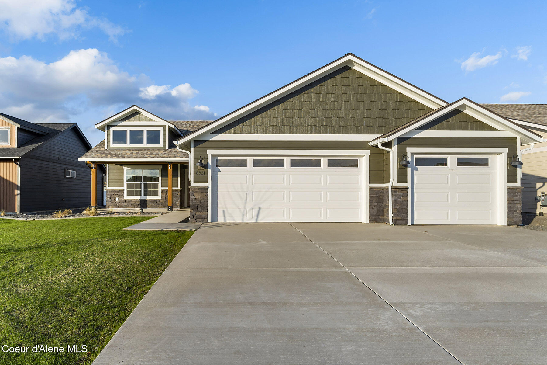 8921-W-Cultivator-Ave-8387