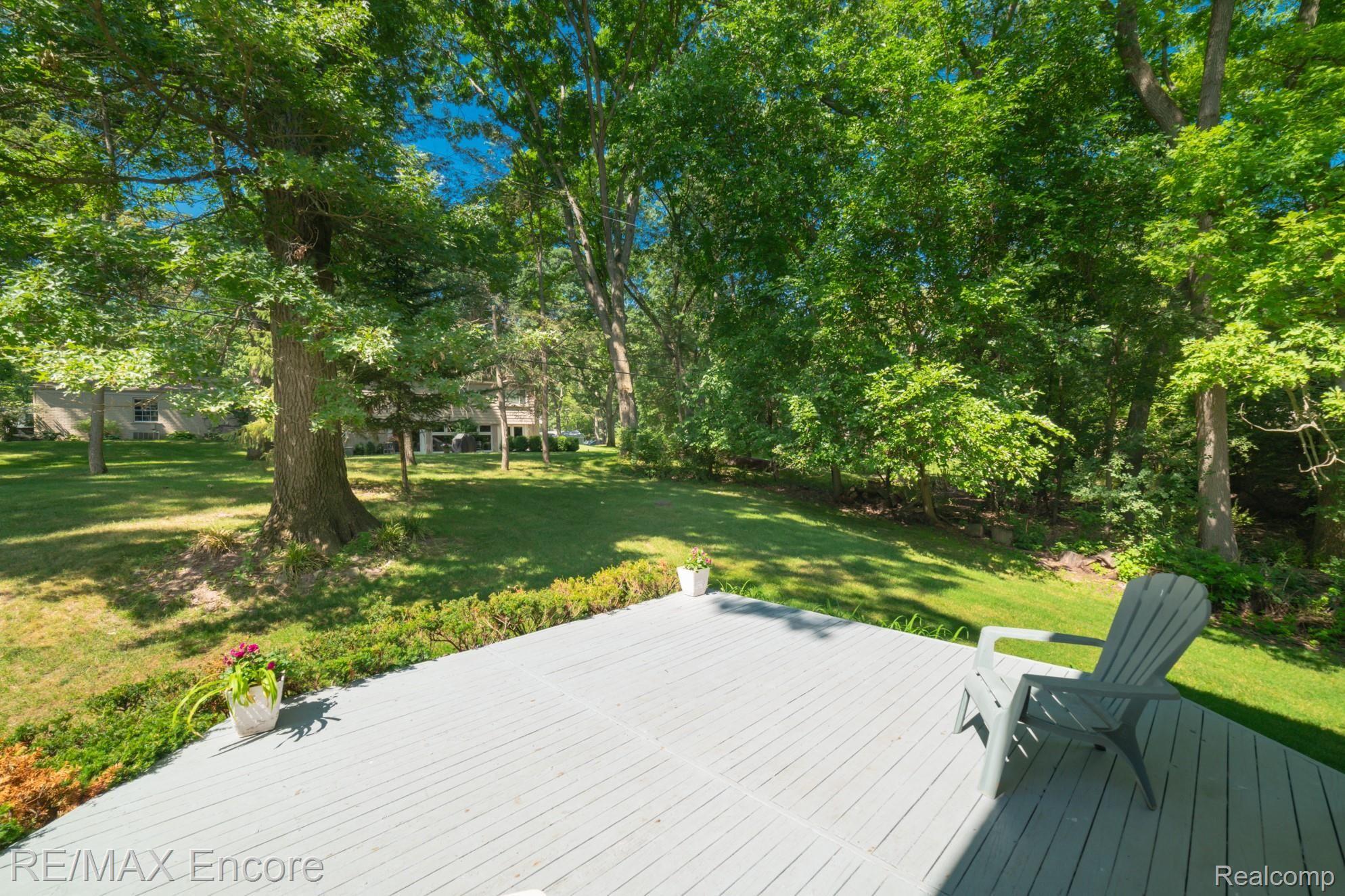 2555 New England Drive Rochester, MI 48309 - Photo 60 of 61 Spacious deck