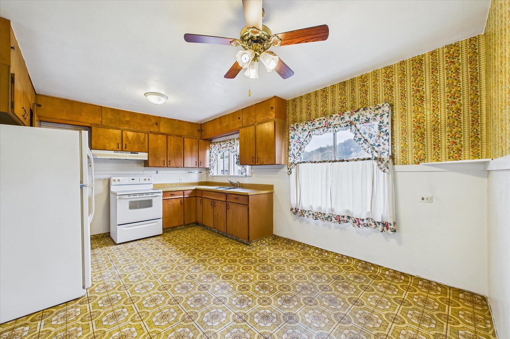 125 Elm Street Rio Dell, CA 95562 - Photo 10 of 43