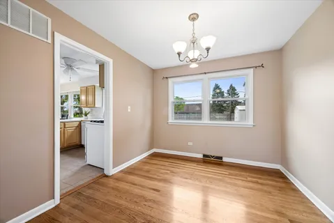 $575,000 | 919 East Ironwood Drive, Mount Prospect, IL 60056