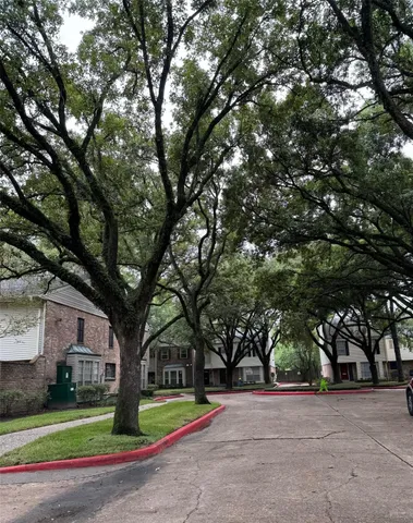 $2,400 | 12925 Trail Hollow Drive, Unit 2925, Houston, TX 77079