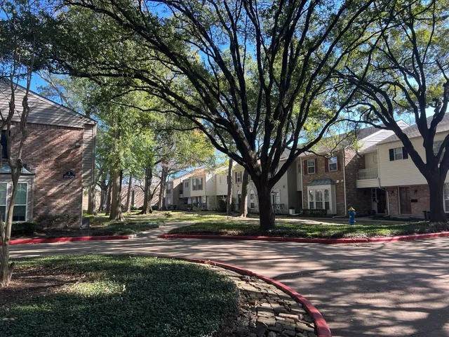 $2,400 | 12925 Trail Hollow Drive, Unit 2925, Houston, TX 77079