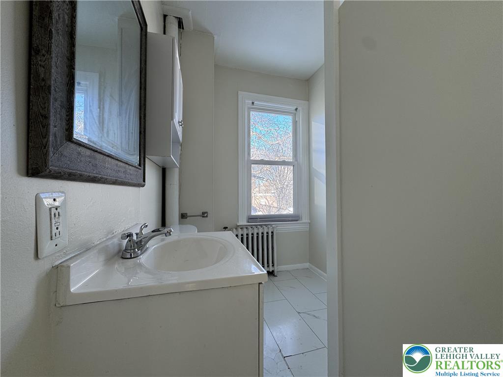 612 East 5th Street Bethlehem, PA 18015 - Photo 26 of 31 2nd level Bathroom