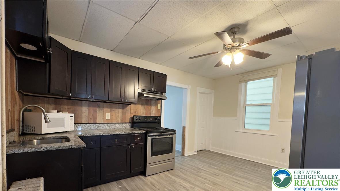 612 East 5th Street Bethlehem, PA 18015 - Photo 7 of 31 Kitchen with Eat in area