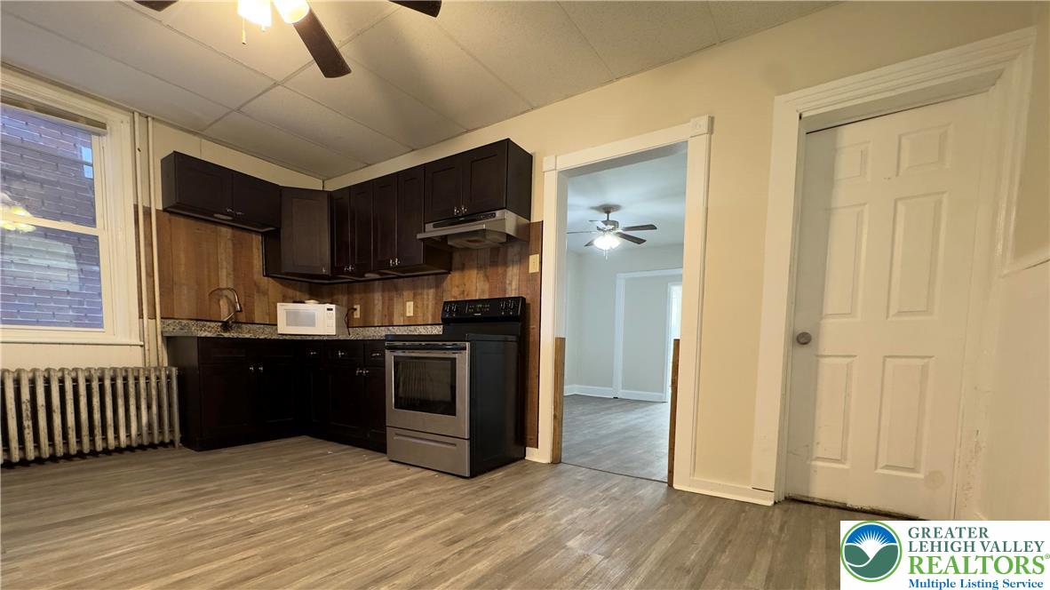 612 East 5th Street Bethlehem, PA 18015 - Photo 8 of 31 Kitchen with Eat-in area
