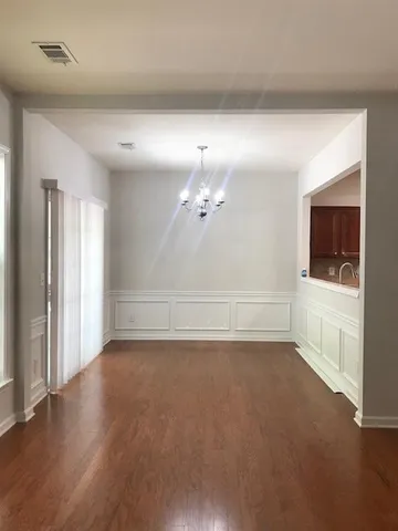 a view of a livingroom with an empty space & a ceiling fan