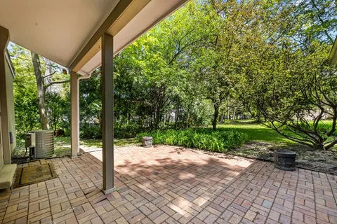 $575,000 | 949 Ridgewood Drive, Highland Park, IL 60035