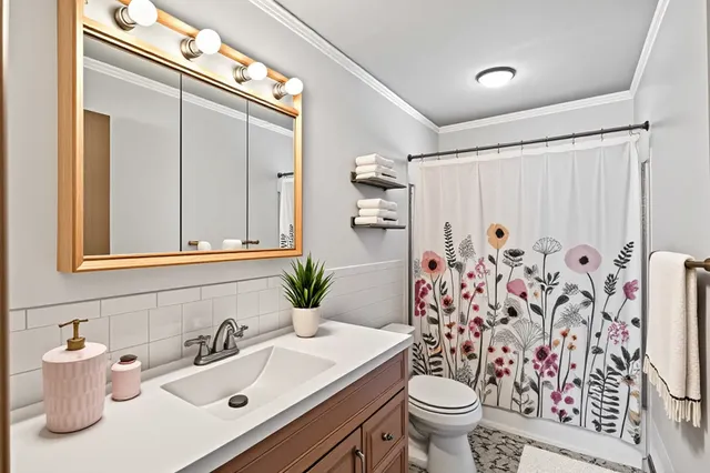 $129,900 | 2307 Unity Avenue North, Golden Valley, MN 55422