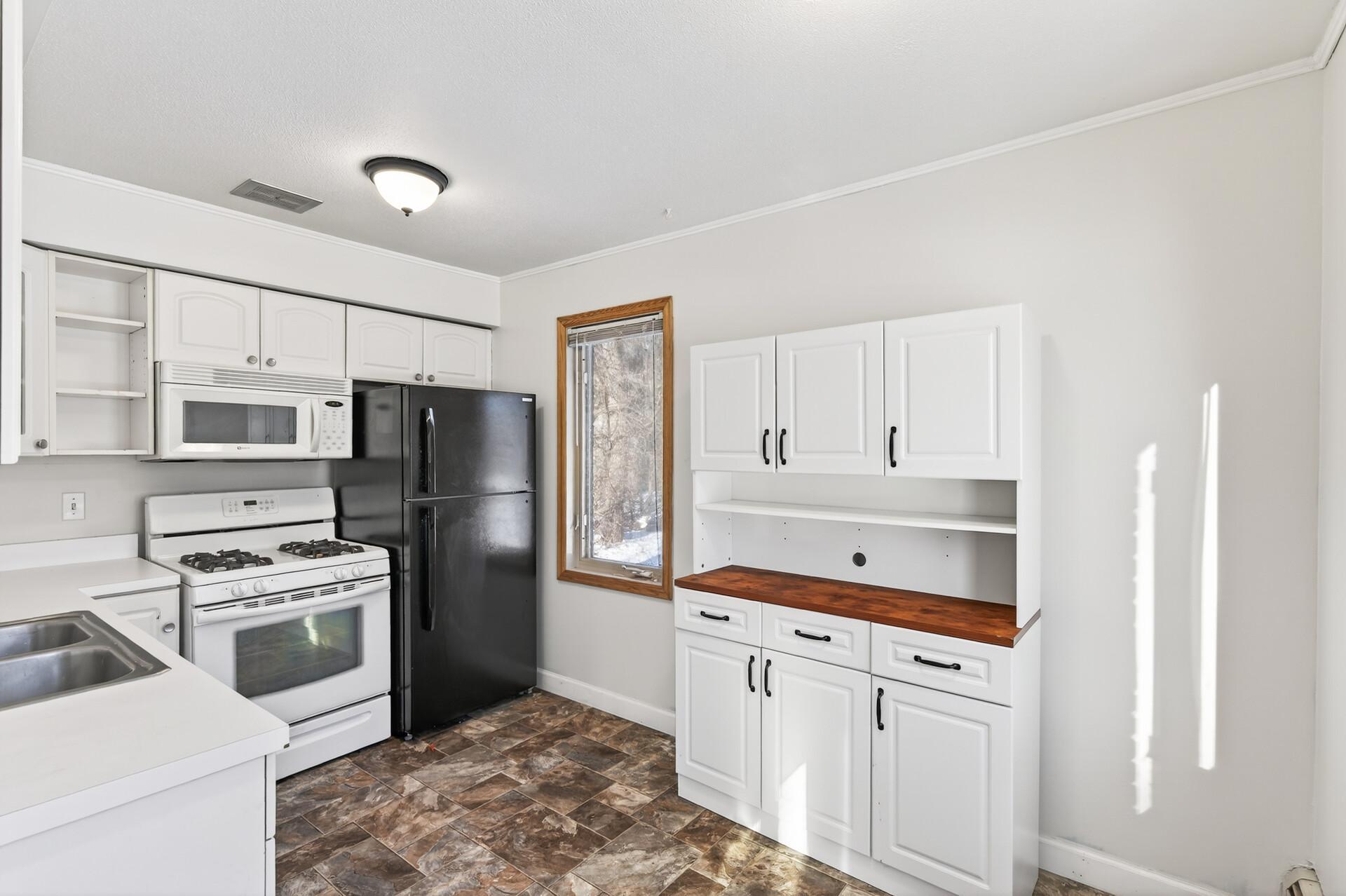 2307 Unity Avenue North Golden Valley, MN 55422 - Photo 10 of 33