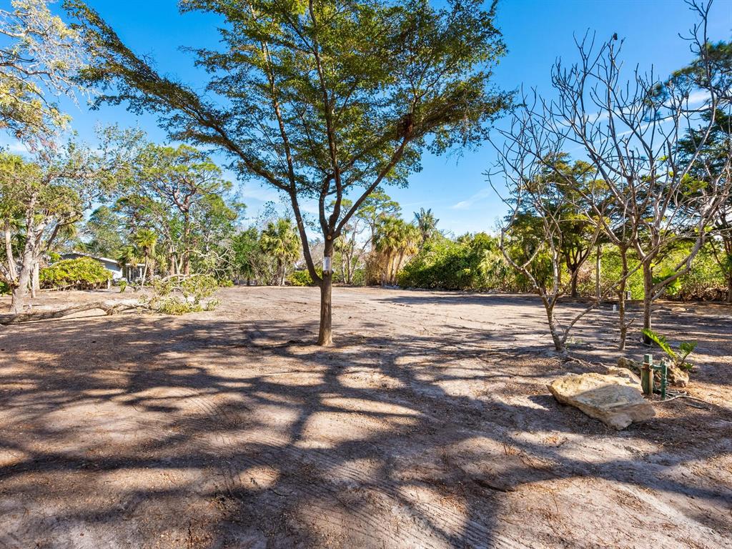 7219 Pine Needle Road Sarasota, FL 34242 - Photo 8 of 30