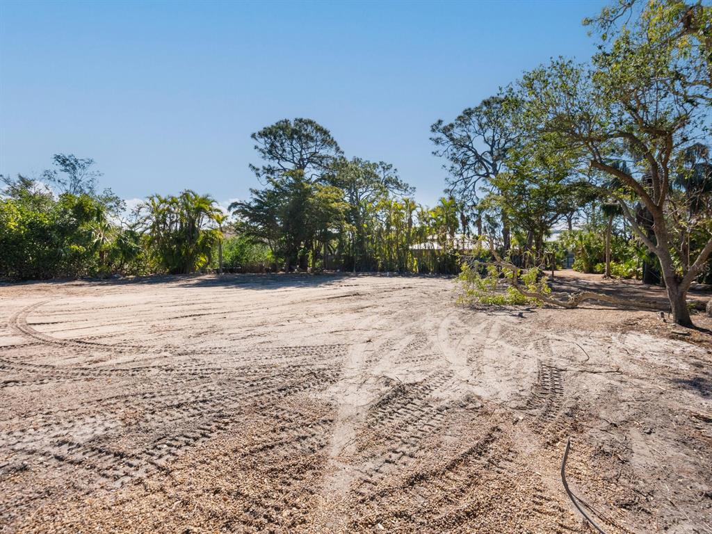 7219 Pine Needle Road Sarasota, FL 34242 - Photo 10 of 30 a view of backyard with tree