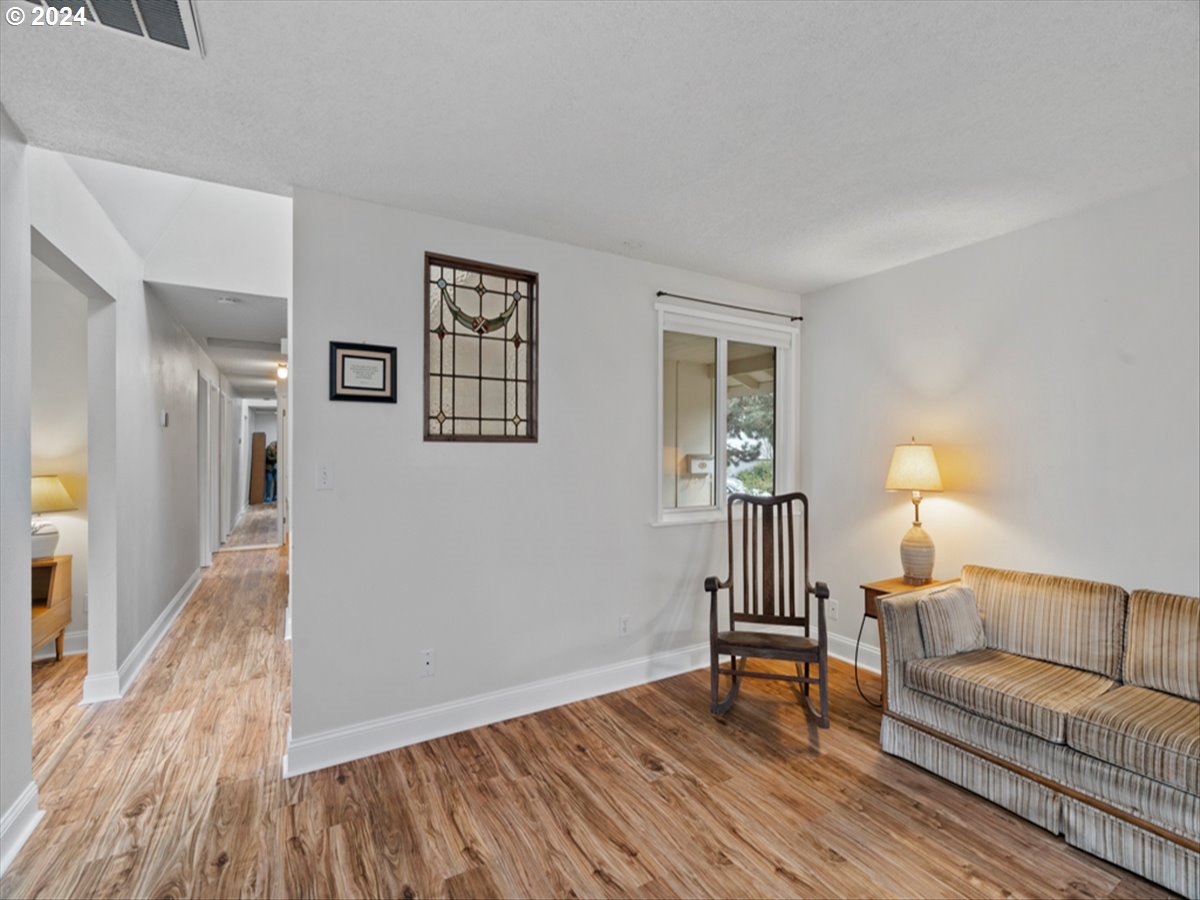 14075 Southwest Rochester Drive Beaverton, OR 97008 - Photo 12 of 25 Family Room