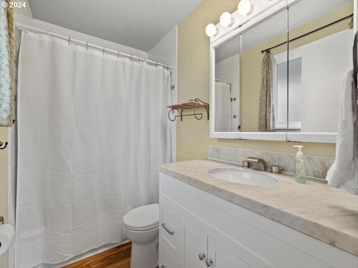 14075 Southwest Rochester Drive Beaverton, OR 97008 - Photo 16 of 25 Bathroom, Attached