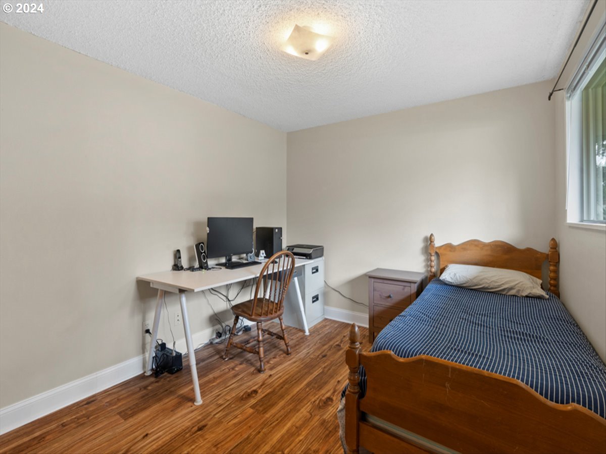 14075 Southwest Rochester Drive Beaverton, OR 97008 - Photo 17 of 25 Bedroom