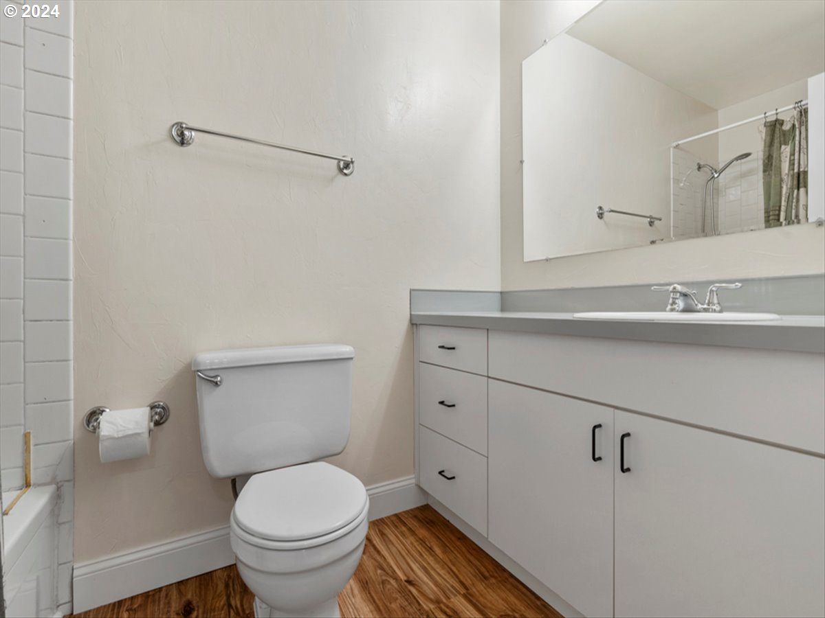 14075 Southwest Rochester Drive Beaverton, OR 97008 - Photo 20 of 25 Bathroom