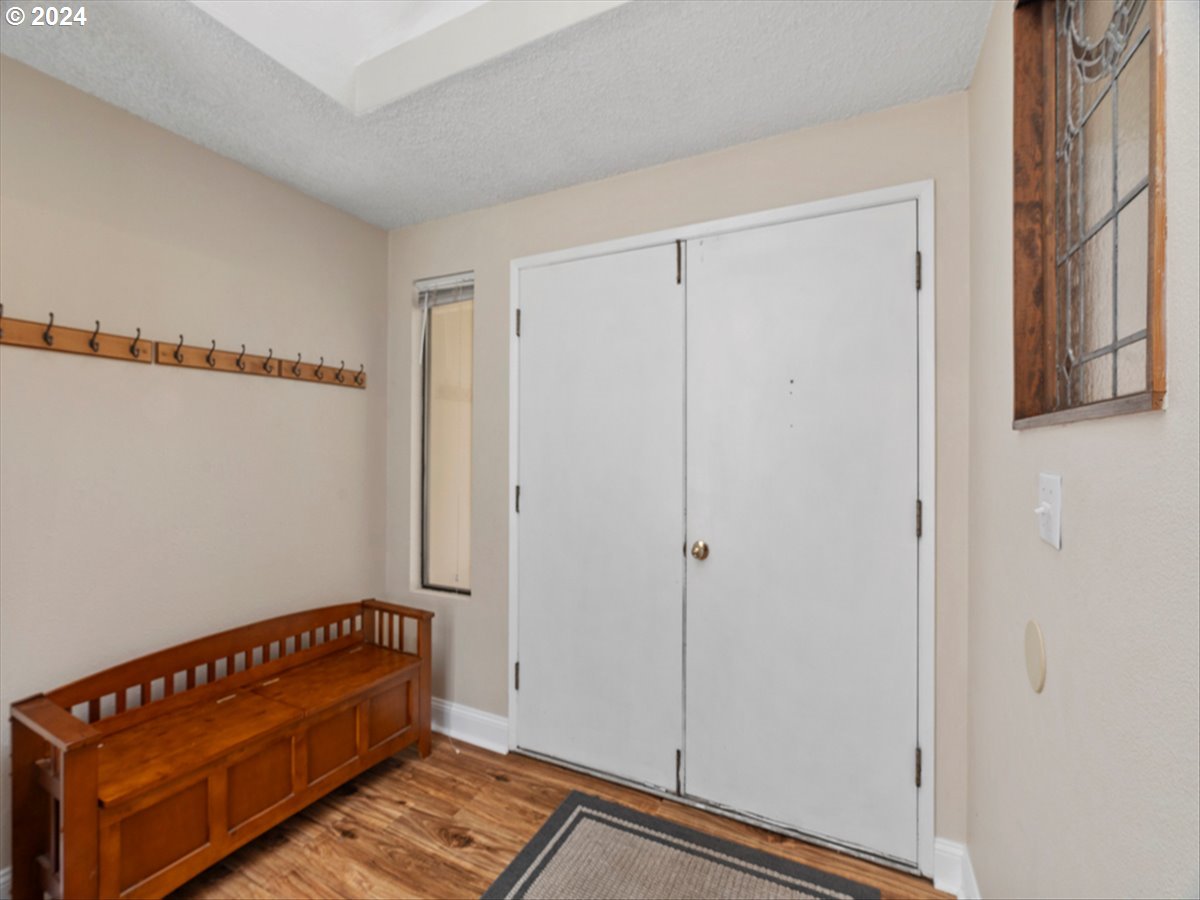 14075 Southwest Rochester Drive Beaverton, OR 97008 - Photo 2 of 25 Entrance/Foyer