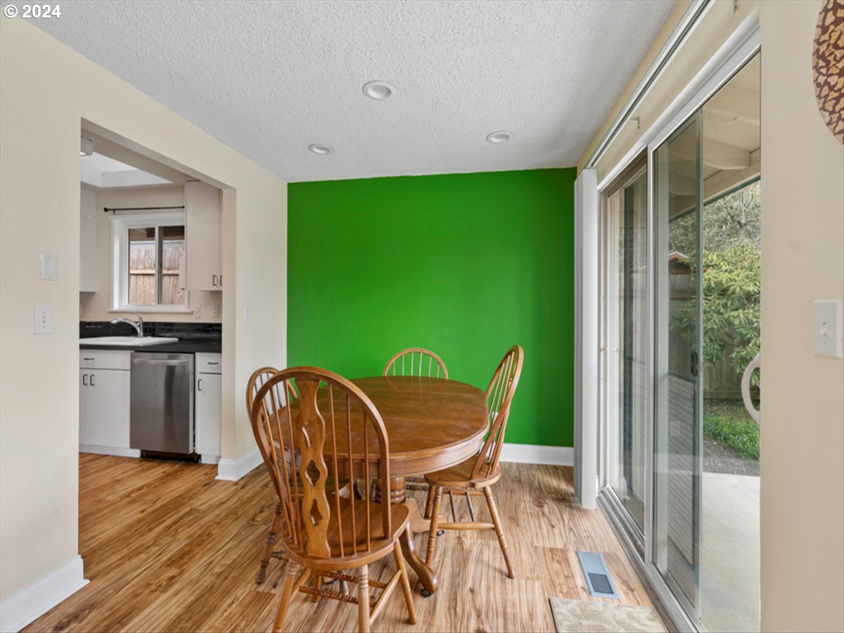 14075 Southwest Rochester Drive Beaverton, OR 97008 - Photo 6 of 25 Dining Room