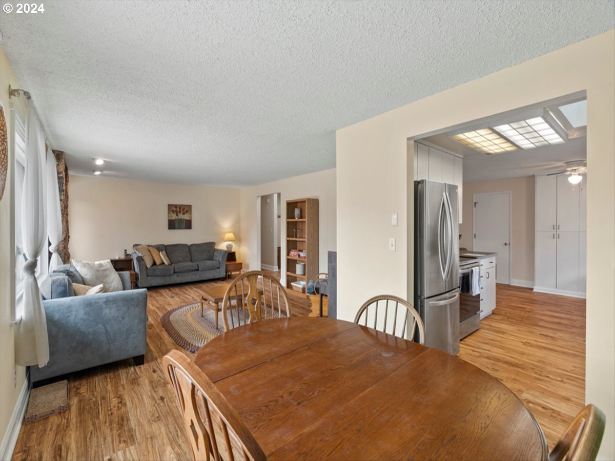 14075 Southwest Rochester Drive Beaverton, OR 97008 - Photo 7 of 25 Dining Room