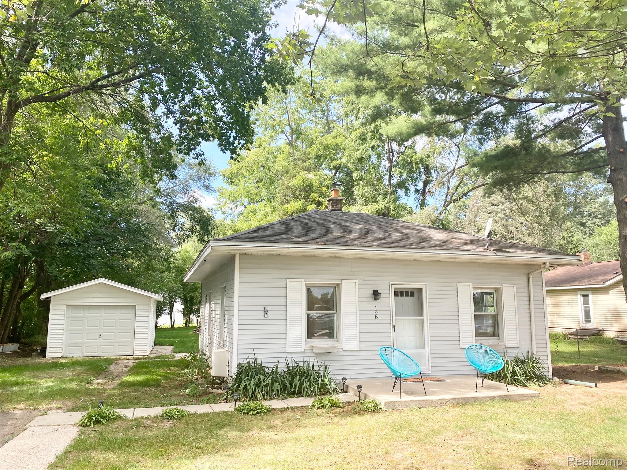 196 Crescent Road Waterford, MI 48327 - Photo 1 of 21 Gallery Image 1
