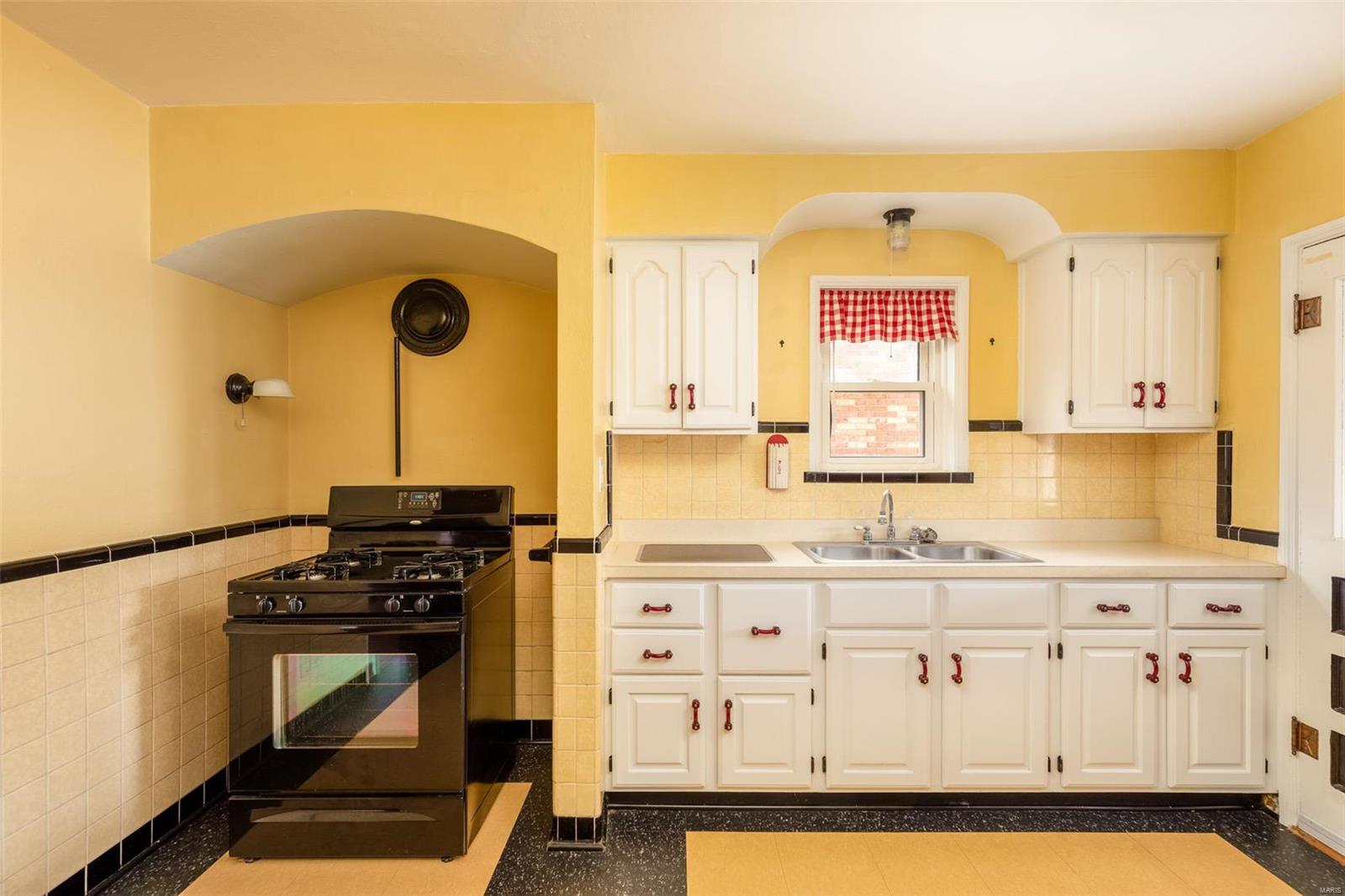 9316 MacKenzie Road St. Louis, MO 63123 - Photo 14 of 19 Gallery Image 14