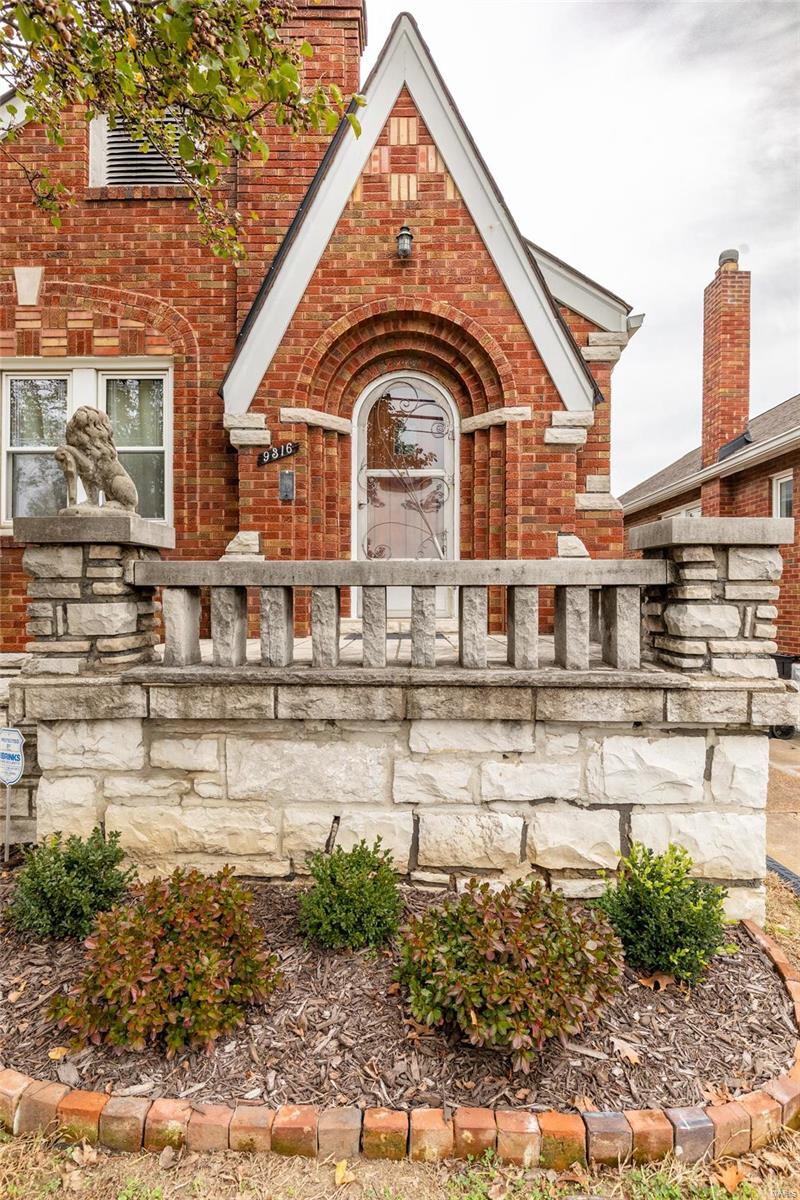 9316 MacKenzie Road St. Louis, MO 63123 - Photo 3 of 19 Gallery Image 3
