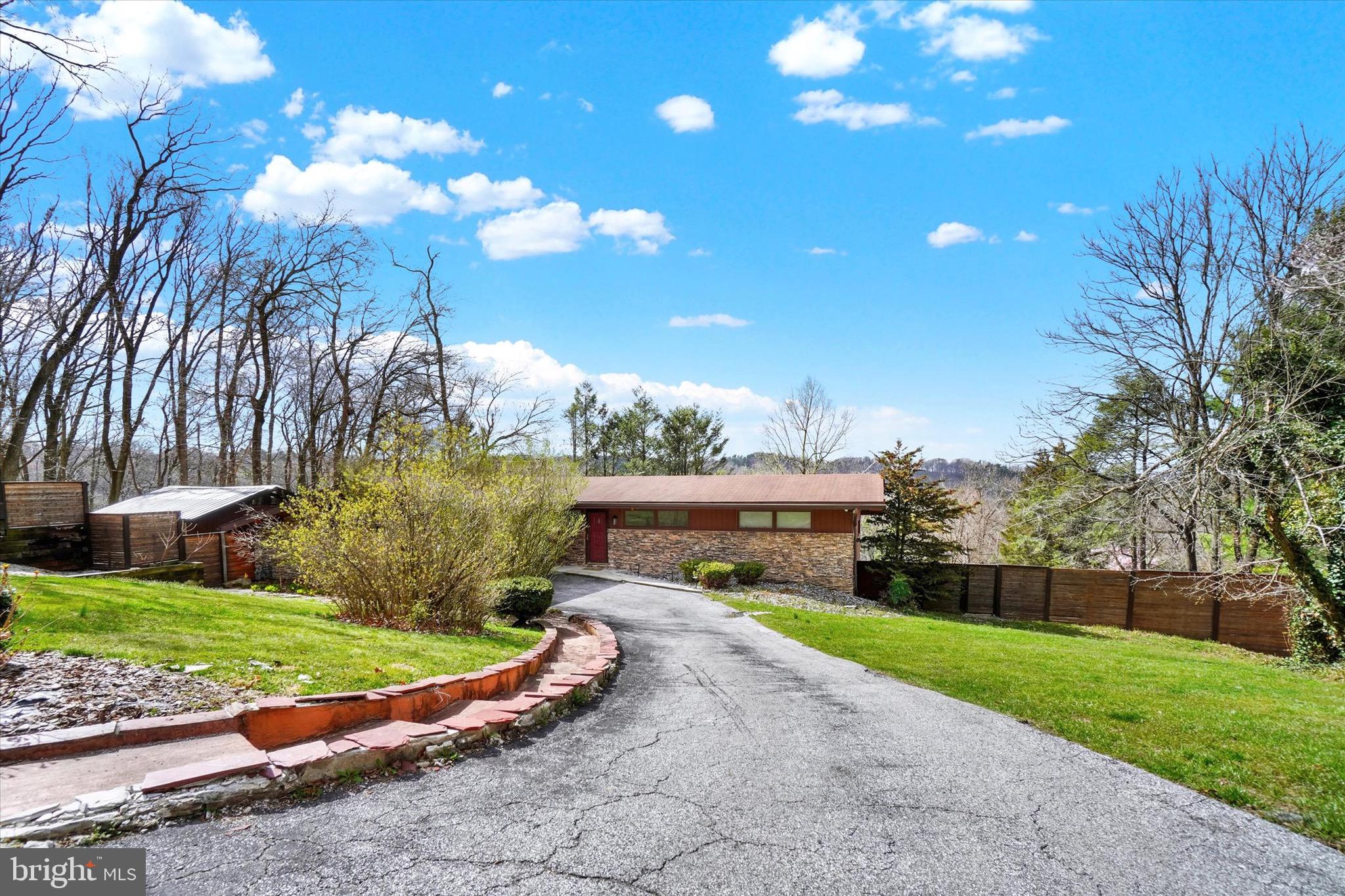 251 Greendale Road York, PA 17403 - Photo 3 of 31