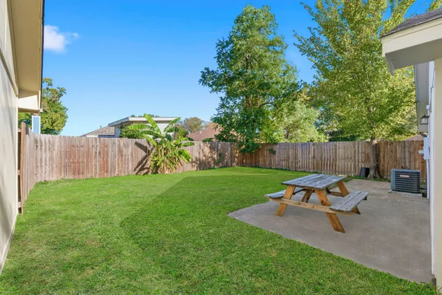 a view of a house with backyard and sitting area