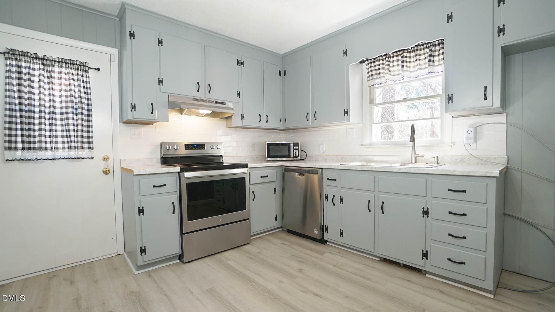 3916 Ingram Drive Raleigh, NC 27604 - Photo 7 of 32 Eat in Kitchen