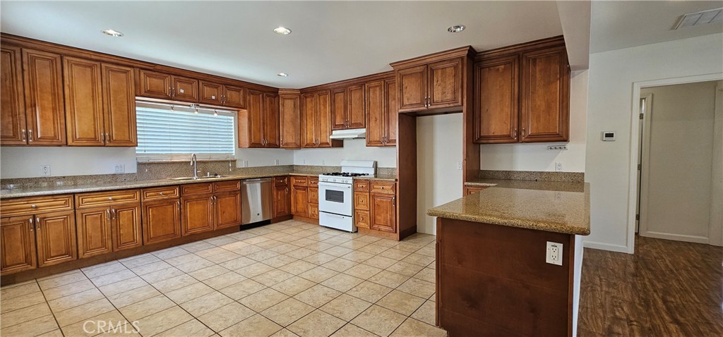 7025 Rhea Avenue Reseda, CA 91335 - Photo 1 of 1 Gallery Image 1