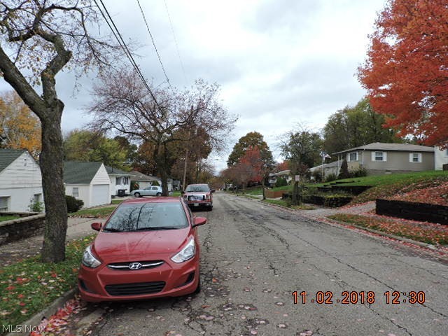 444 Gibbs Road Akron, OH 44312 - Photo 23 of 24 GREAT NEIGHBORHOOD! LOOKING NORTH ON GIBBS.