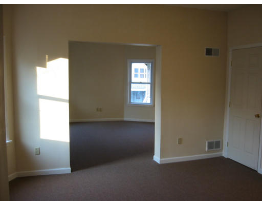 29 Webster Street Springfield, MA 01104 - Photo 6 of 9 Gallery Image 6