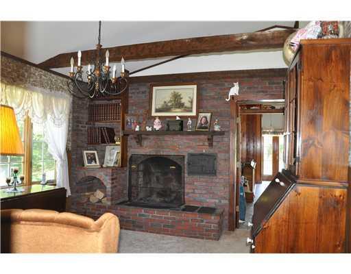 387 River Road Bucksport, ME 04416 - Photo 8 of 25 Living Room.