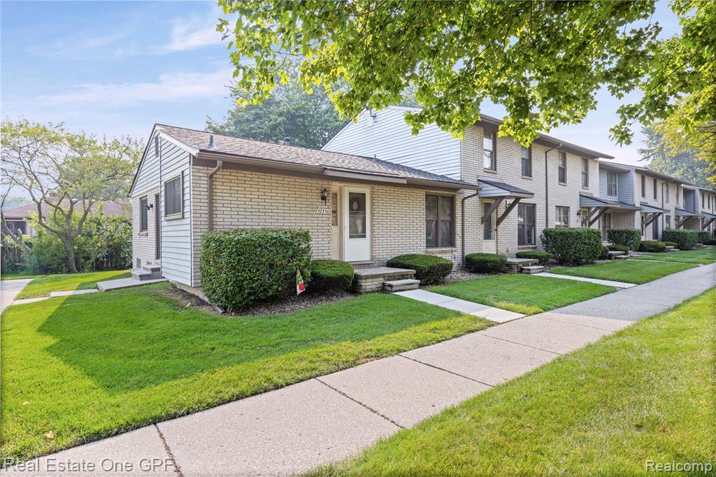 48558 Sugarbush Road Chesterfield, MI 48047 - Photo 3 of 26