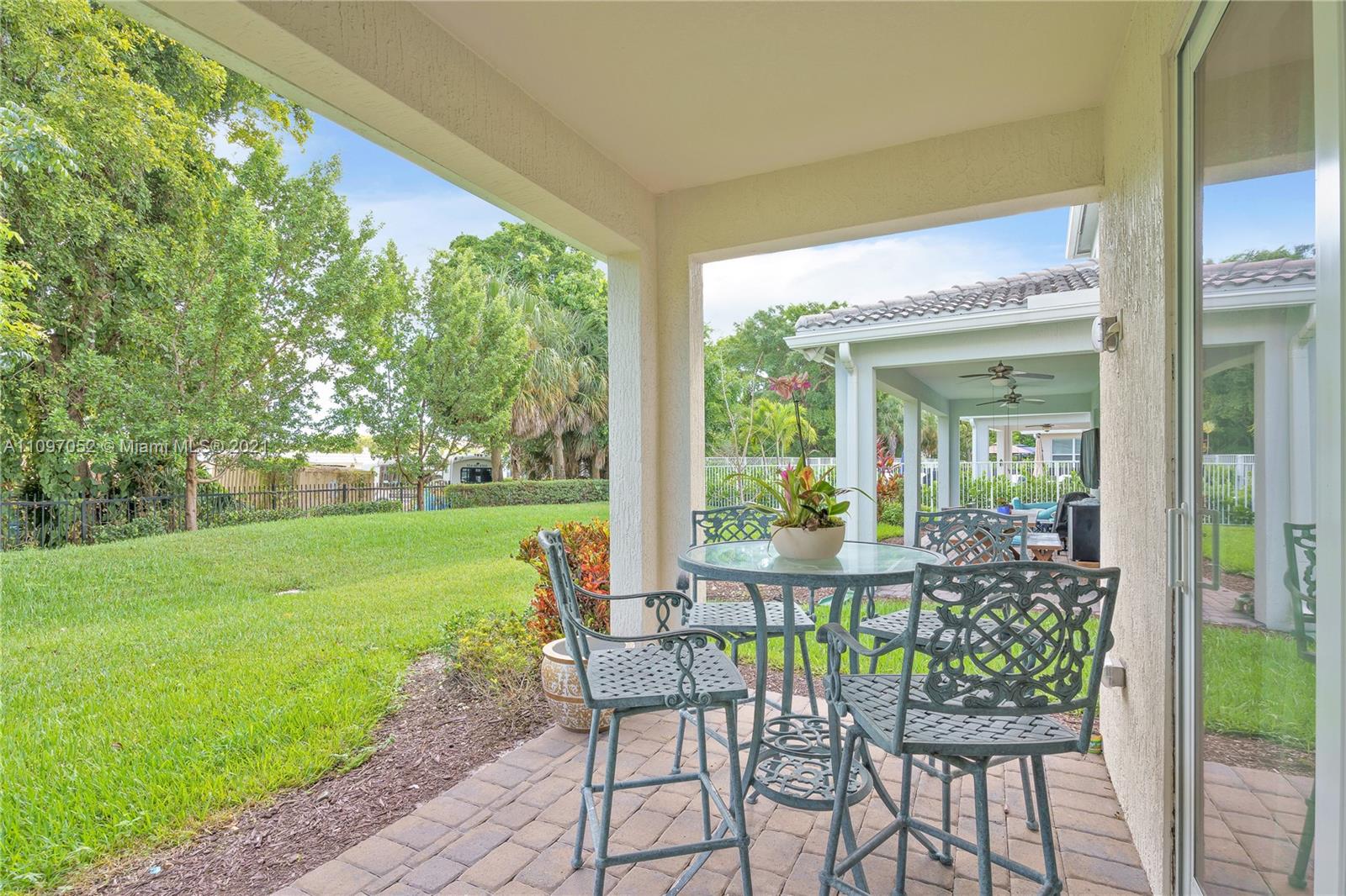 4325 Large Leaf Lane Hollywood, FL 33021 - Photo 12 of 42 a view of a room with a furniture and garden
