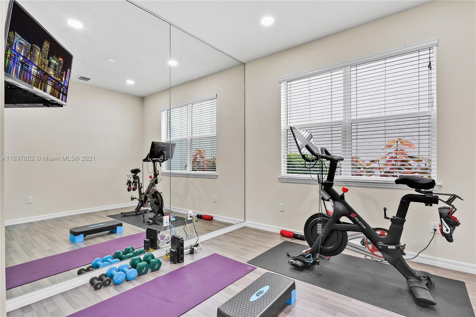 4325 Large Leaf Lane Hollywood, FL 33021 - Photo 28 of 42 a view of a room with gym equipment